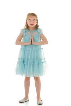 The little girl looks up.The concept of children's emotions.