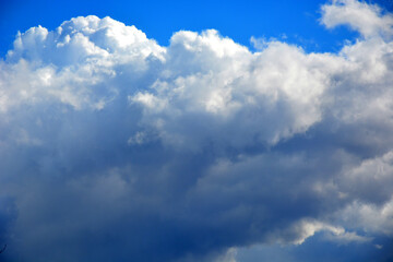 Obraz premium Storm clouds in the evening sky. It will rain