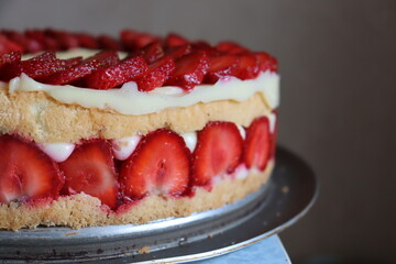 cheesecake with strawberries