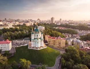 Rolgordijnen St Andrew& 39 s Church in Kiev, Oekraïne  de beroemde bezienswaardigheden in Kiev  iconische plek in Kiev, Oekraïne © gannusya