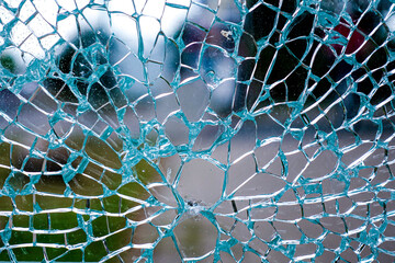 Gebrochenes Sicherheitsglas
