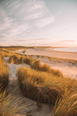 dunes de sable au coucher du soleil