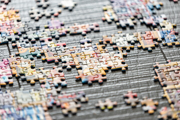 Obraz premium A partially completed puzzle on wood table