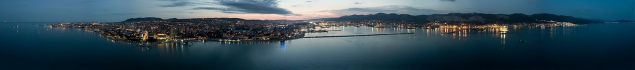 Fototapeta na wymiar Panorama of the city of Novorossiysk at night