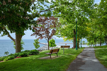 Lakeside Park in Oakville lake shore, Ontario, Canada - obrazy, fototapety, plakaty