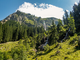 Hike around the Vilsalpsee in Tannheim Valley