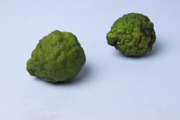 Obraz premium kaffir lime is a fruit that is used as a spice in the kitchen or food flavoring
