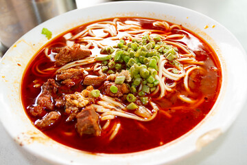 chinese food noodles with beef