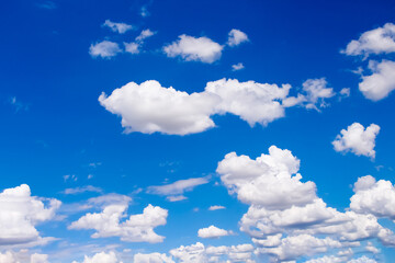 Obraz na płótnie Canvas Beautiful cloud on bright blue sky , outdoor summer background