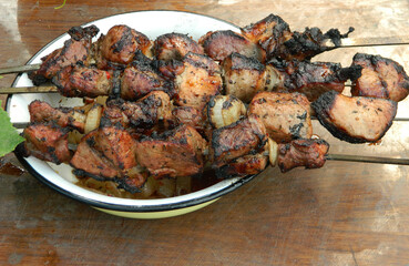 fried meat cooked in grape leaves