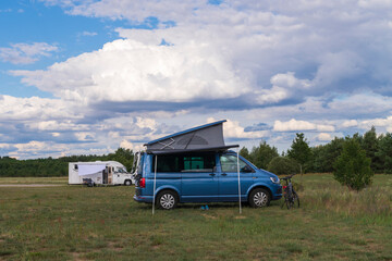 Viele Camper denken fälschlich das einfach anhalten und campen erlaubt wäre . Falsch , wildes...
