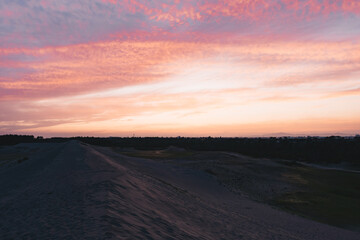 砂丘と綺麗な夕日の風景 Wall Mural Wallpaper Murals Kengo
