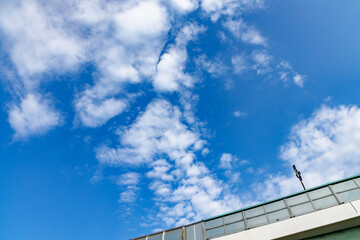 Obraz na płótnie Canvas 青空と雲と高架橋