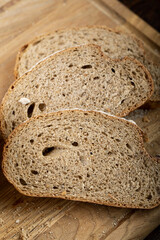 Fresh baked bread and sliced ​​bread.