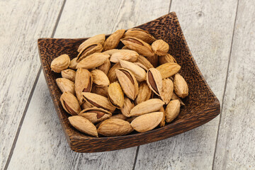 Unpeeled Almonds nuts