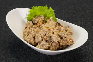 Chicken liver with cream and dry tomatoes