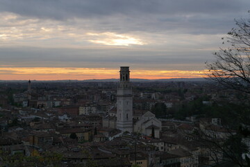 Ville Couché Soleil Vérone Cloché