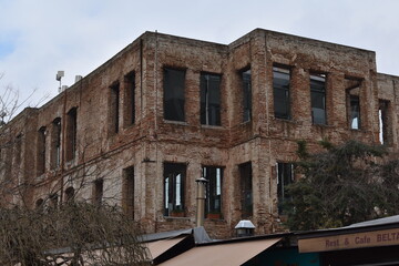 Fototapeta premium abandoned building in the city