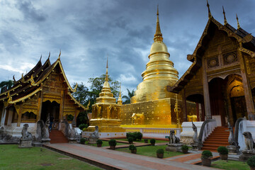 Fototapeta premium Wat Phra Singh at dusk in Chiangmai, Thailand.
