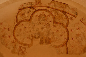 Fresque du Moyen-Âge représentant le Christ en majesté
