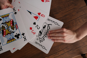 大きなトランプでババ抜き