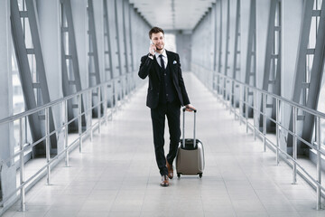 Urban business man talking on smartphone in airport