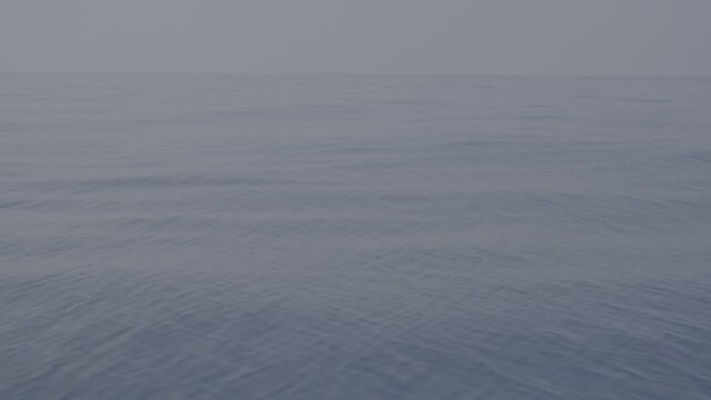 Mare calmissimo fino all'orizzonte