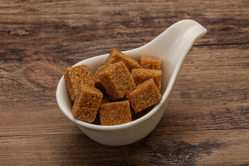 Cane sugar cubs in the bowl