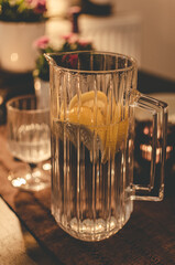 Wasser, Gurkenwasser, Zitronenwasser, Gurken- und Zitronenwasser, Karaffe, Sommer, Erfrischung