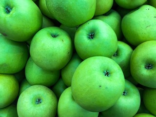 Fototapeta na wymiar green apples background