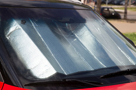 Protective foil for the car, which protects the interior from heating.