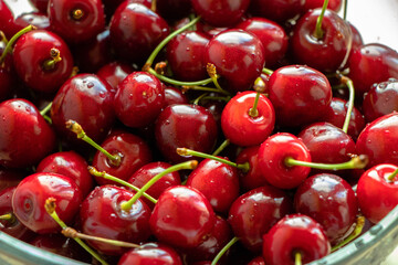 piękne dojrzałe owoce, czerwone, soczyste czereśnie