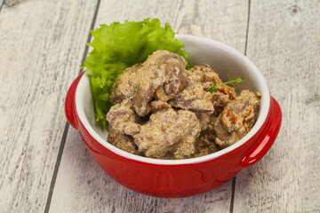 Chicken liver with cream and dry tomatoes