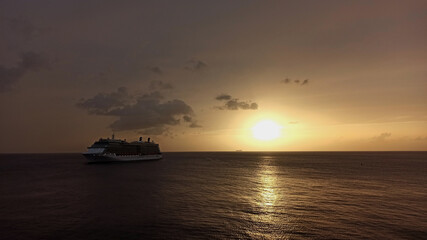 Fototapeta na wymiar Ship and sunset