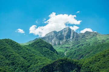Naklejka premium peak of Mount Hustup in clear weather
