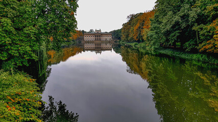 Fototapeta na wymiar Symmetrical reflection of the palace on the water in Lazienki, warsaw, Poland.