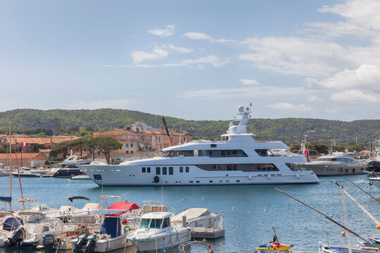Luxury Yacht &ldquo;My little Violet&rdquo; in Saint-Tropez