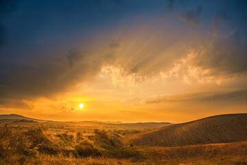 Naklejka na ściany i meble Magnificent summer sunset over Tuscany fields and hills