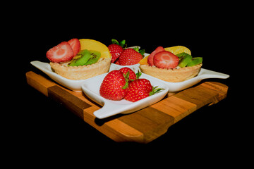 Deliciosa combinación de frutas y postres.
