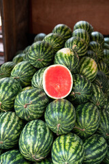 Asian fruit markets, tourist destinations for exotic fruits