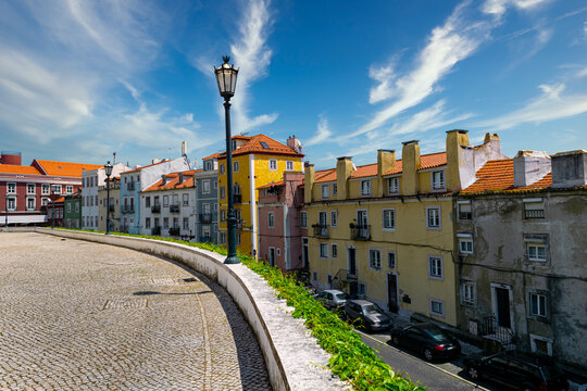 0000343 Colorful neighborhood in the Alfama district of Lisbon, Portugal  2560