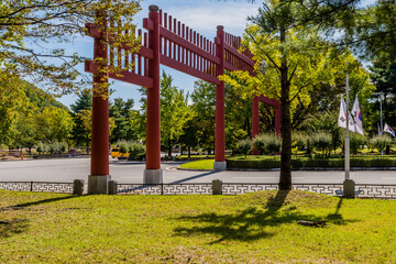 Naklejka premium Large red wooden gate