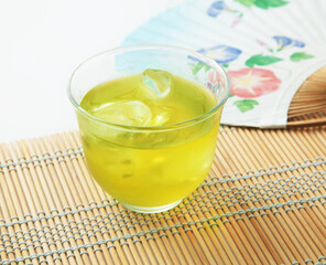 Fototapeta premium 冷たい緑茶 