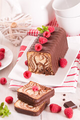 Marble cake with raspberries.
