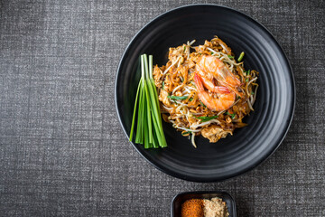 Pad thai, noodles, lunch, restaurant, copy space, vegetable, lime, ingredient, lemon, stir, top view, shrimp, garlic, Thai food, leaf, meal, noodle, seafood, chicken, tofu, egg, sauce, siam, thai food