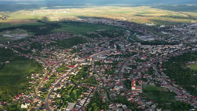 Die Stadt Turda in Rum&auml;nien aus der Luft