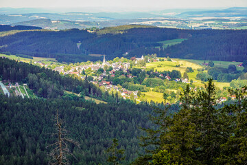 Ausblick im Fichtelgebirge vom Haberstein Schneeberg in die Landschaft im Sommer