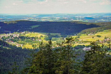 Ausblick im Fichtelgebirge vom Haberstein Schneeberg in die Landschaft im Sommer