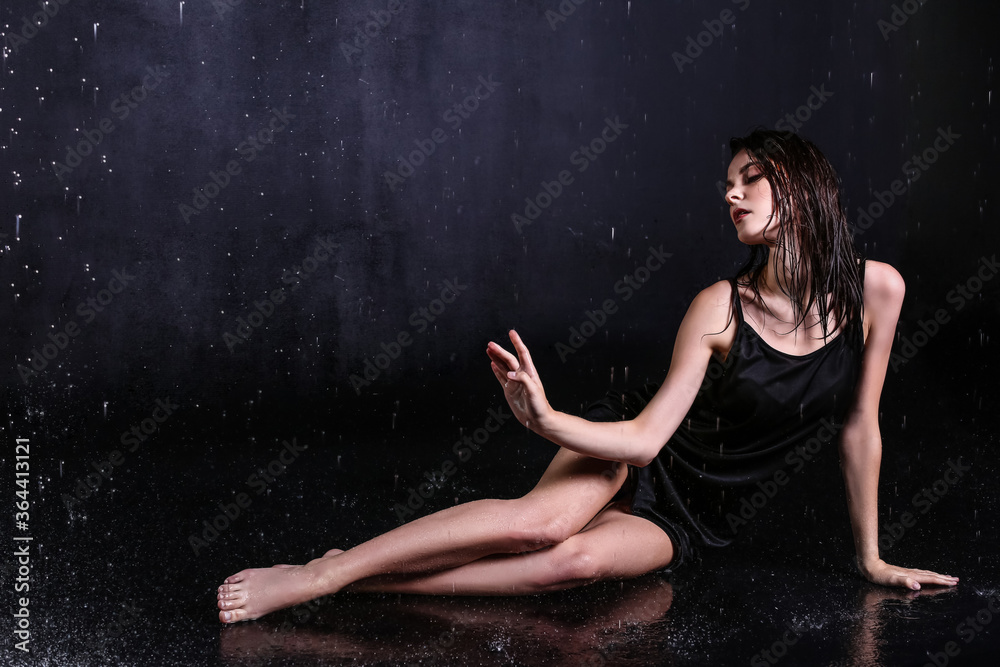 Poster Beautiful young woman and dripping water on dark background