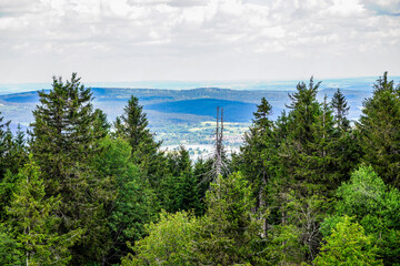 Ausblick im Fichtelgebirge vom Haberstein Schneeberg in die Landschaft im Sommer